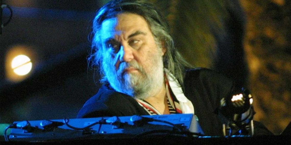 Πέθανε ο Βαγγέλης Παπαθανασίου