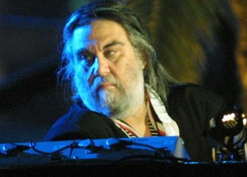 Πέθανε ο Βαγγέλης Παπαθανασίου