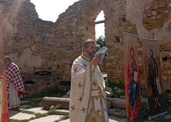 Πανηγυρική Θεία Λειτουργία στην Βασιλική του Αγίου Αχιλλείου στις Πρέσπες τελέστηκε την Κυριακή (φώτο)