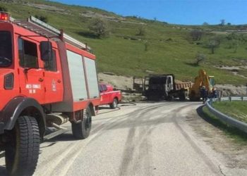 Φωτιά σε φορτηγό του Δήμου Βοΐου -Φωτογραφίες