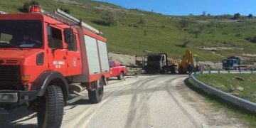 Φωτιά σε φορτηγό του Δήμου Βοΐου -Φωτογραφίες