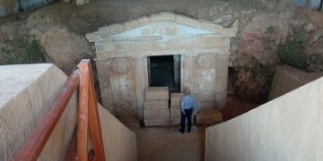 Επισκέψεις και ξεναγήσεις στον Μακεδονικό Τάφο Σπηλιάς Εορδαίας και την Επισκοπική Βασιλική Σισανίου Βοΐου