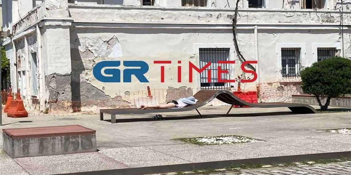 Θεσσαλονίκη: Φόρεσε μαγιό και πήγε για ηλιοθεραπεία στο Λιμάνι (ΦΩΤΟ)