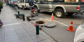 Χωρίς νερό παραμένει η Κοζάνη- Νέα μεγάλη βλάβη σε κεντρικό σημείο της πόλης