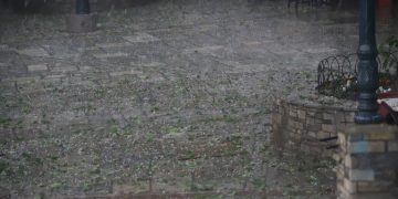 Χαλάζι τρόμου στο Βελβεντό- Το πρωί θα μετρήσουν τις πληγές τους οι αγρότες- «Έριχνε για σχεδόν μισή ώρα ασταμάτητα»