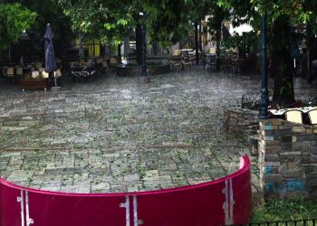 Χαλάζι τρόμου στο Βελβεντό- Το πρωί θα μετρήσουν τις πληγές τους οι αγρότες- «Έριχνε για σχεδόν μισή ώρα ασταμάτητα»