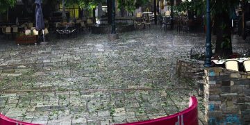 Χαλάζι τρόμου στο Βελβεντό- Το πρωί θα μετρήσουν τις πληγές τους οι αγρότες- «Έριχνε για σχεδόν μισή ώρα ασταμάτητα»