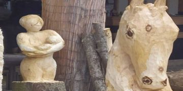 Πτολεμαΐδα: Εντυπωσιακές ξύλινες δημιουργίες στον Ιππικό Όμιλο, στο Συμπόσιο Εικαστικής Δημιουργίας