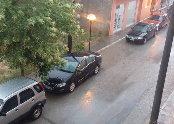 Έντονη νεροποντή και φόβος για χαλάζι, αυτή την ώρα στην πόλη της Πτολεμαΐδας