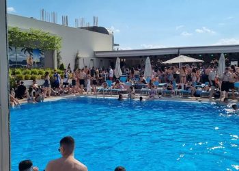 Ο … χαμός στο opening των πισινών του ξενοδοχείου “Παντελίδης”