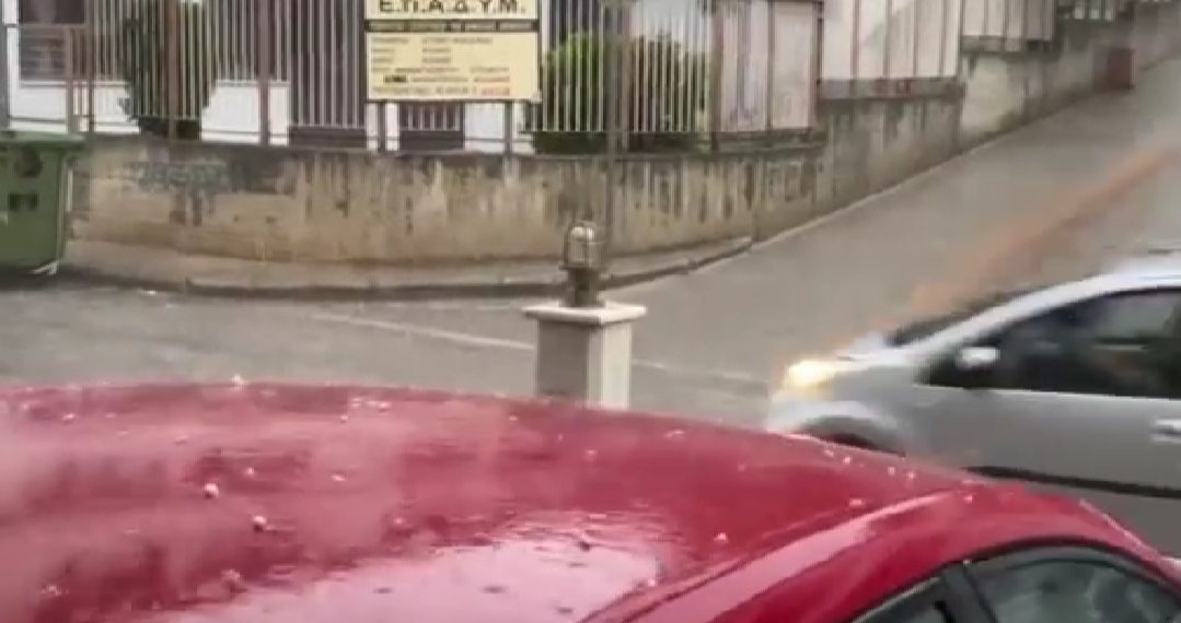 Χαλαζόπτωση και μέσα στην πόλη της Κοζάνης