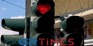 Ο πιο…αγαπησιάρικος σηματοδότης βρίσκεται στην Καβάλα (ΦΩΤΟ)