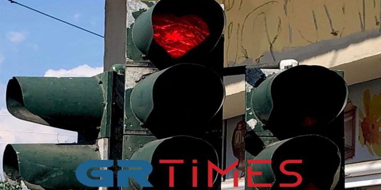 Ο πιο…αγαπησιάρικος σηματοδότης βρίσκεται στην Καβάλα (ΦΩΤΟ)