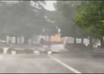 Δυνατή καταιγίδα στην Κοζάνη τώρα με μεγάλη ένταση (βίντεο)