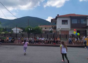 Αθλοπαιδιές, σουβλάκια, παγωτά και αναμνηστικά δώρα στους μαθητές του Δημοτικού Σχολείου Ασβεστόπετρας για το τέλος του σχολείου