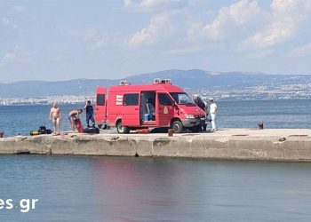 Θεσσαλονίκη: Νεκροί επιβαίνοντες ΙΧ που έπεσε στην θάλασσα – Ήταν δεμένοι με χειροπέδες-VIDEO