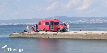 Θεσσαλονίκη: Νεκροί επιβαίνοντες ΙΧ που έπεσε στην θάλασσα – Ήταν δεμένοι με χειροπέδες-VIDEO