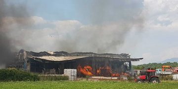 Πτολεμαΐδα: Νέες φωτογραφίες από τη μεγάλη φωτιά που είναι σε εξέλιξη – Μεγάλη προσπάθεια της Πυροσβεστικής για την κατάσβεση