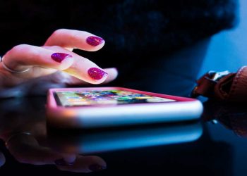 Οι εφαρμογές υγείας στο κινητό βοηθούν τους ηλικιωμένους