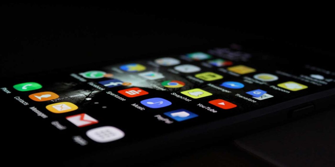 Οι εφαρμογές υγείας στο κινητό βοηθούν τους ηλικιωμένους