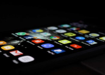 Οι εφαρμογές υγείας στο κινητό βοηθούν τους ηλικιωμένους