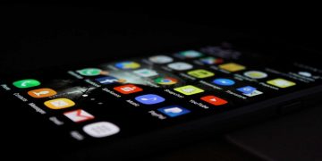 Οι εφαρμογές υγείας στο κινητό βοηθούν τους ηλικιωμένους