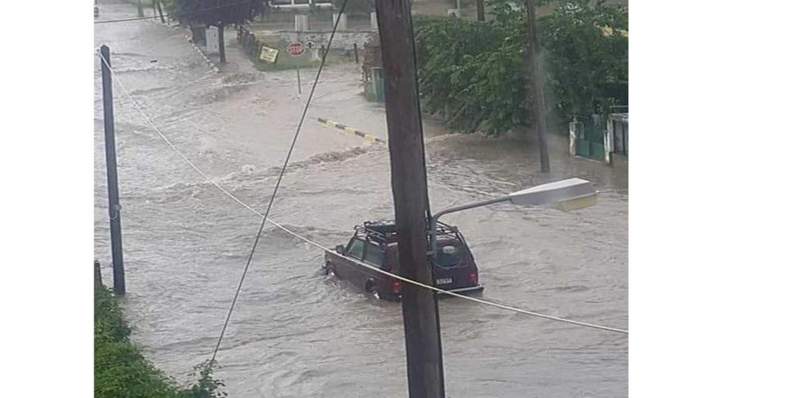 Φωτογραφία από τους πλημμυρισμένους δρόμους της Κοζάνης το απόγευμα σήμερα