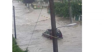 Φωτογραφία από τους πλημμυρισμένους δρόμους της Κοζάνης το απόγευμα σήμερα
