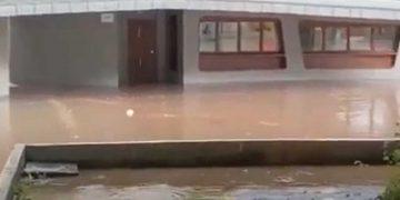 Σε λίμνη μετατράπηκε η κεντρική πλατεία Κοζάνης-VIDEO