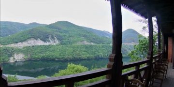 Όμορφο βίντεο από τη Μονή Καλλίπετρας – Παγκάκι Καλλίπετρας