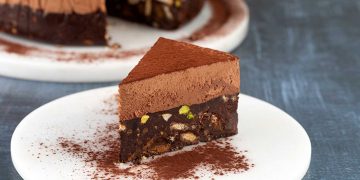 Τούρτα μωσαϊκό – Του Άκη Πετρετζίκη