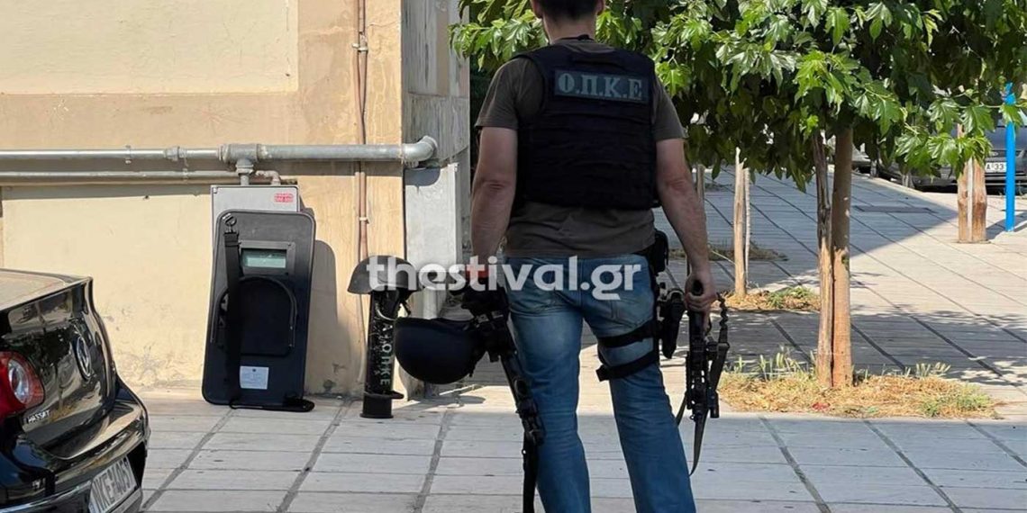 Θεσσαλονίκη: Άντρας σε αμόκ άνοιξε πυρ μπροστά στα παιδιά του (video)