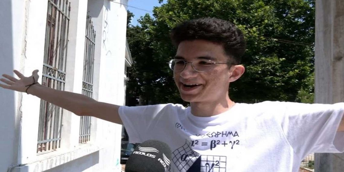 Μυτιλήνη: Πανελλήνιες 2022: Ο ιρανός πρόσφυγας που αρίστευσε – «Έγραψα 20 Μαθηματικά, 20 Φυσική, 19,5 Χημεία»