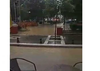Πτολεμαΐδα: Πλημμύρες σε δρόμους λόγω των ισχυρών βροχοπτώσεων