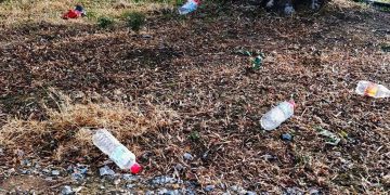 Θα πετούσες ποτέ σκουπίδια μέσα στο σπίτι σου;  (γράφει η Αλεξάνδρα Στυλιάδου)