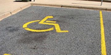 Οι Σύλλογοι Γονέων ατόμων με Αναπηρία και Σκλήρυνσης κατά πλάκας, για τις θέσεις στάθμευσης ΑμεΑ στην Πτολεμαΐδα: “Στηρίζουμε το Δήμαρχο”