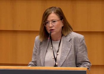 Μαρία Σπυράκη προς Φρανς Τιμερμανς: Πλαφόν στη χονδρική του φυσικού αερίου και αλλαγή μοντέλου τιμολόγησης του ηλεκτρισμού