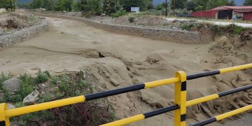 Βελβεντό: Ορμητικός χείμαρρος από πλημμυρισμένο ρέμα από τη νεροποντή-VIDEO