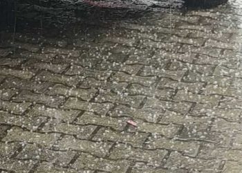 Χαλαζόπτωση και δυνατή καταιγίδα στην Πτολεμαΐδα (βίντεο)