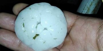 Έντονη χαλαζόπτωση τη νύχτα και στην Καστοριά (φώτο)