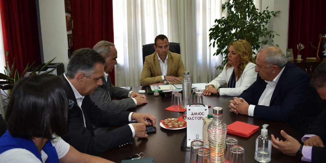 Συναντήσεις Ν. Παπαθανάση σε Δήμο και ΠΕ Καστοριάς – Στο επίκεντρο Δίκαιη Μετάβαση και Αναπτυξιακός