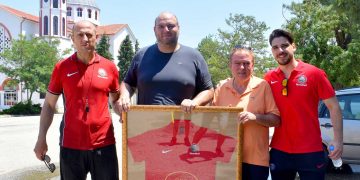 Αποχαιρετιστήρια προπόνηση με καλοκαιρινά παιχνίδια και χαμόγελα για τις Ακαδημίες Χάντμπολ του Αμύντα Αμυνταίου