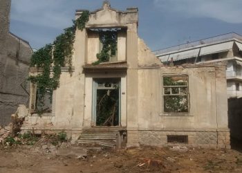 Ό,τι απέμεινε από το ιστορικό και επιβλητικό ΑΡΧΟΝΤΙΚΟ  του  Γιατρού Ευαγγελίδη,  επί της 25ης Μαρτίου ,στην “καρδιά” της Πτολεμαΐδας ! (της Κούλας Πουλασιχίδου)