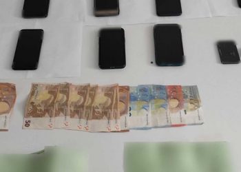 Συνελήφθησαν κατόπιν οργανωμένης αστυνομικής επιχείρησης της Διεύθυνσης Αστυνομίας Καστοριάς -2- διακινητές σε περιοχή της Κοζάνης, οι οποίοι μετέφεραν παράνομα 12- αλλοδαπούς