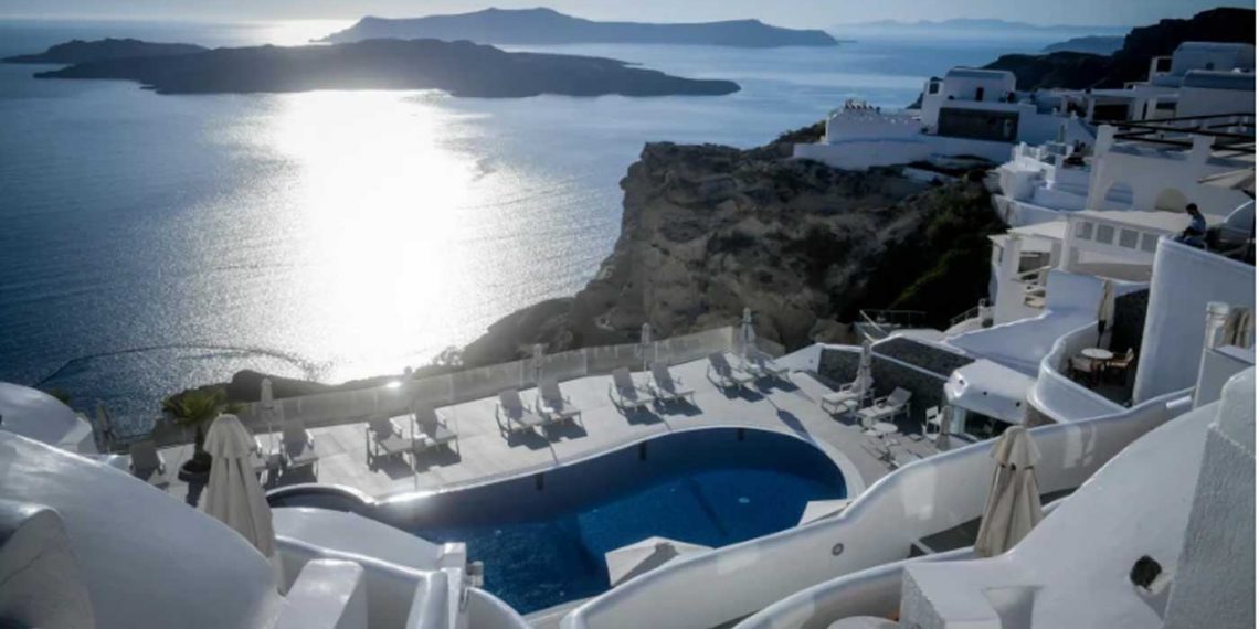 Νέο voucher έως 200 ευρώ για δωρεάν διακοπές τον Αύγουστο, πότε ανοίγουν οι αιτήσεις