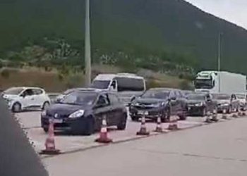 Μεγάλο μποτιλιάρισμα και σήμερα Παρασκευή στα διόδια της Σιάτιστας (βίντεο)