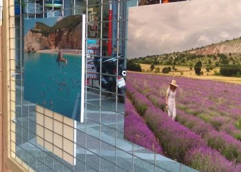 Πτολεμαΐδα: Κεντρίζει τα βλέμματα η έκθεση φωτογραφίας στον πεζόδρομο της Βασ. Σοφίας