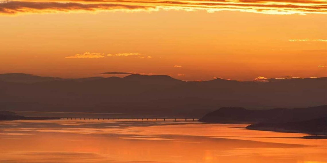 Μαγικό ηλιοβασίλεμα στη λίμνη Πολυφύτου- Το νέο εξαιρετικό “κλικ” του Αργύρη Καραμούζα