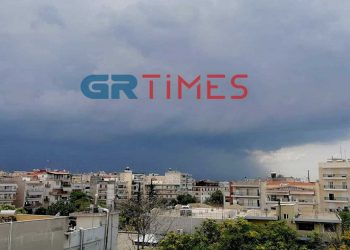 Σκοτείνιασε στη Θεσσαλονίκη: Απόκοσμο θέαμα, άνοιξαν οι ουρανοί – «Πάρτι» από κεραυνούς (ΦΩΤΟ-VIDEO)