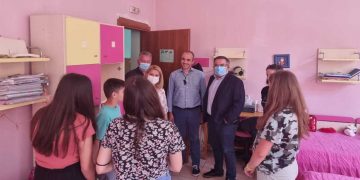 Κυβερνητικό κλιμάκιο της ΝΔ βρέθηκε στο Κέντρο Κοινωνικής Πρόνοιας Περιφέρειας Δ. Μακεδονίας και συνομίλησε με τα φιλοξενούμενα παιδιά